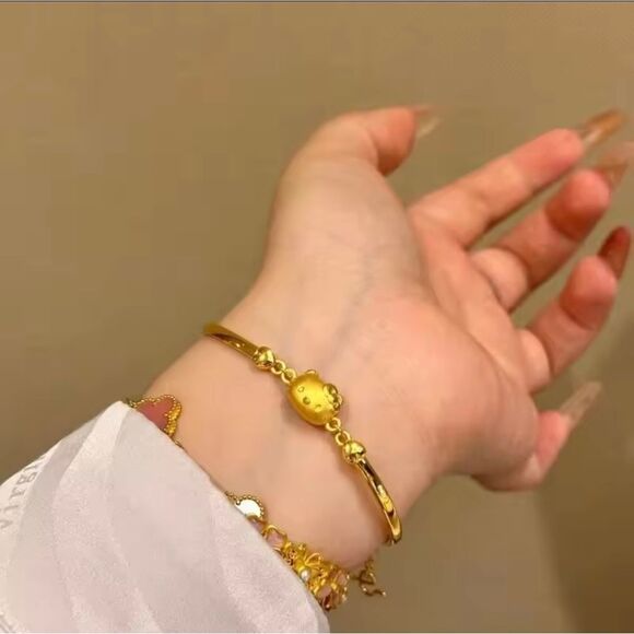 Hello Kitty Gold Bracelet - Picture 3 of 3
